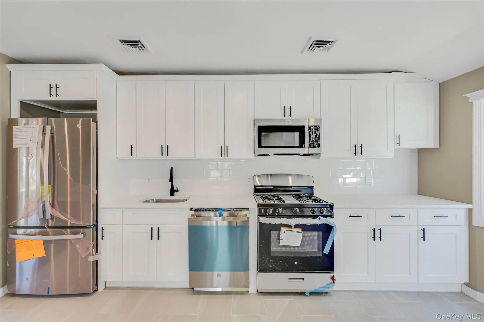 14 Stanley Place, Smithtown, NY, 4 Bedrooms Bedrooms, 9 Rooms Rooms,2 BathroomsBathrooms,Residential,For Rent,Stanley,0,1019198 14 Stanley Place, Smithtown, NY, 4 Bedrooms Bedrooms, 9 Rooms Rooms,2 BathroomsBathrooms,Residential,For Rent,Stanley,0,1019198