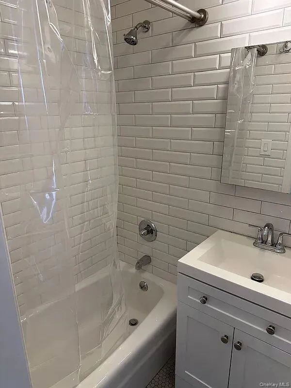 6026 71st Avenue, New York, NY, 1 Bedroom Bedrooms, 3 Rooms Rooms,1 BathroomBathrooms,Residential Lease,For Rent,71st,0,1019200 6026 71st Avenue, New York, NY, 1 Bedroom Bedrooms, 3 Rooms Rooms,1 BathroomBathrooms,Residential Lease,For Rent,71st,0,1019200