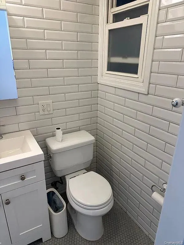 6026 71st Avenue, New York, NY, 1 Bedroom Bedrooms, 3 Rooms Rooms,1 BathroomBathrooms,Residential Lease,For Rent,71st,0,1019200 6026 71st Avenue, New York, NY, 1 Bedroom Bedrooms, 3 Rooms Rooms,1 BathroomBathrooms,Residential Lease,For Rent,71st,0,1019200