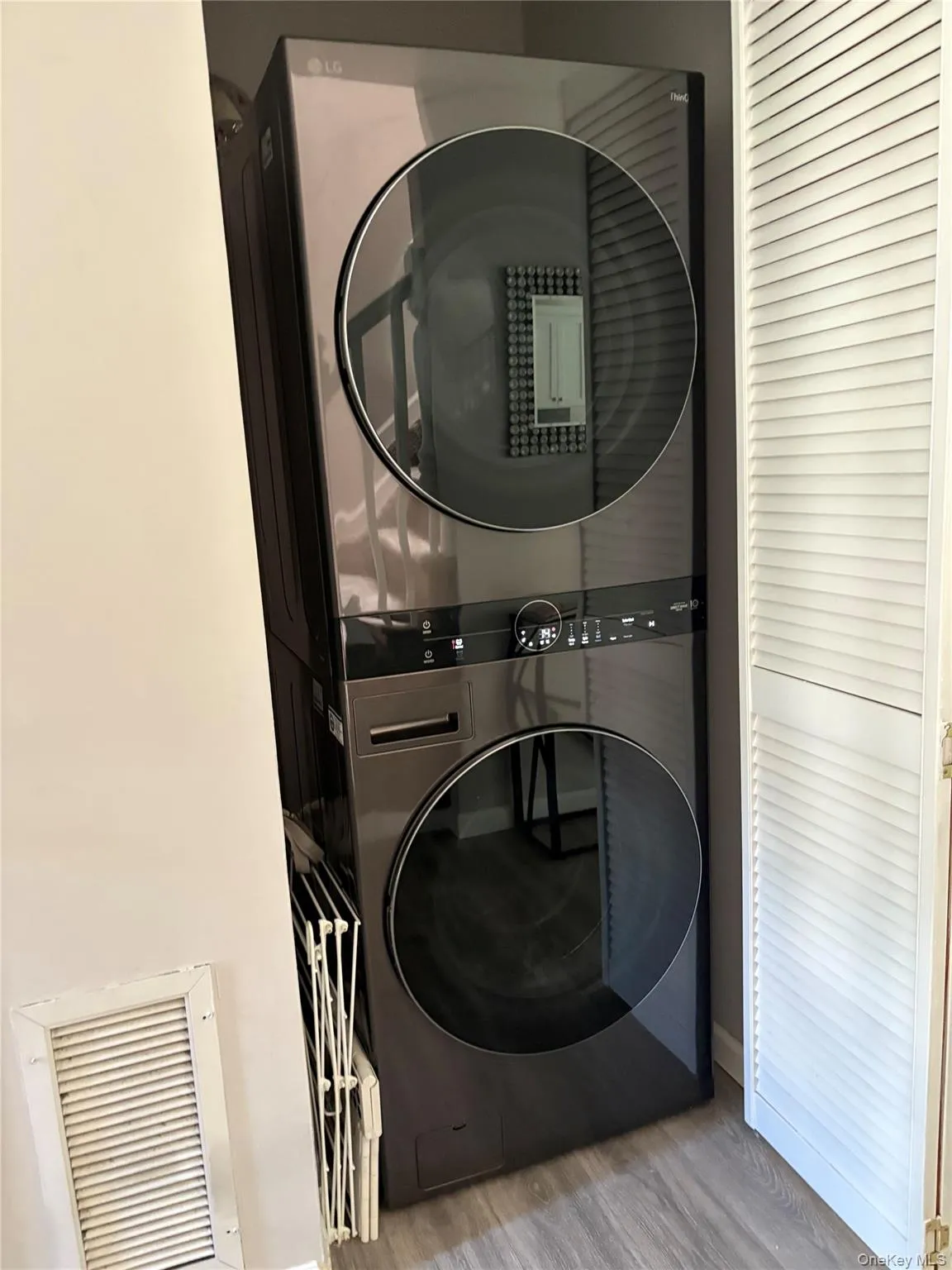 1307 Sara Circle, Brookhaven, NY, 2 Bedrooms Bedrooms, 6 Rooms Rooms,2 BathroomsBathrooms,Residential,For Rent,Sara,0,1019202 1307 Sara Circle, Brookhaven, NY, 2 Bedrooms Bedrooms, 6 Rooms Rooms,2 BathroomsBathrooms,Residential,For Rent,Sara,0,1019202