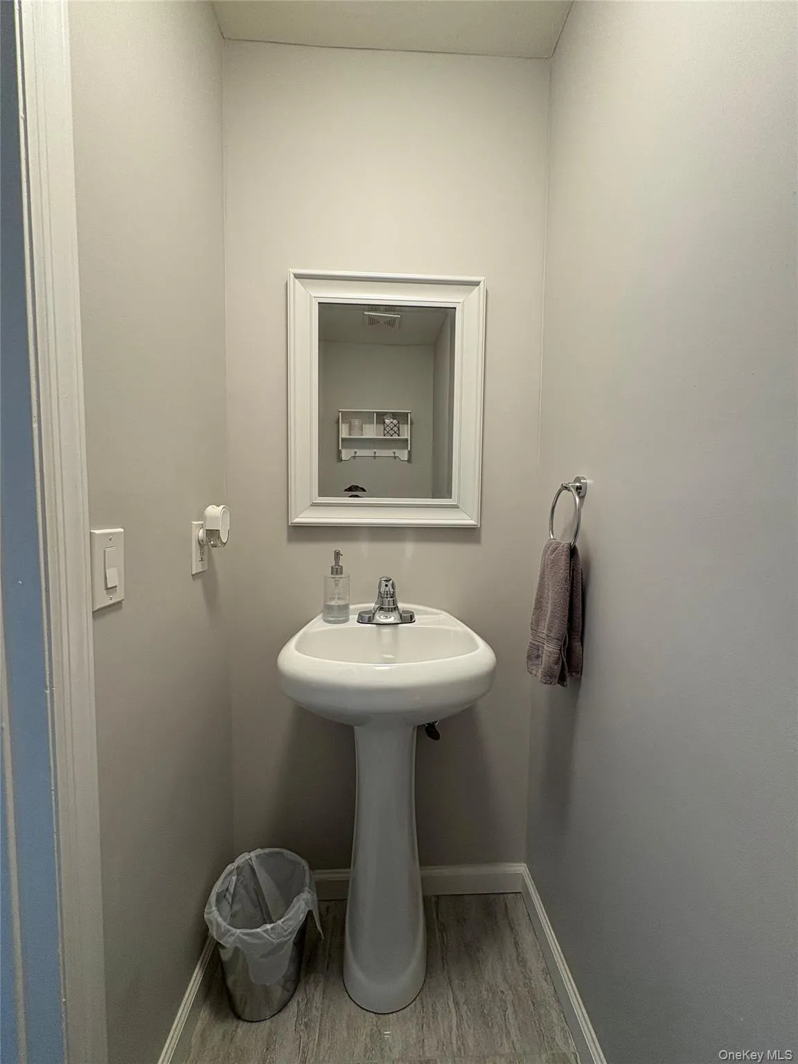 1307 Sara Circle, Brookhaven, NY, 2 Bedrooms Bedrooms, 6 Rooms Rooms,2 BathroomsBathrooms,Residential,For Rent,Sara,0,1019202 1307 Sara Circle, Brookhaven, NY, 2 Bedrooms Bedrooms, 6 Rooms Rooms,2 BathroomsBathrooms,Residential,For Rent,Sara,0,1019202