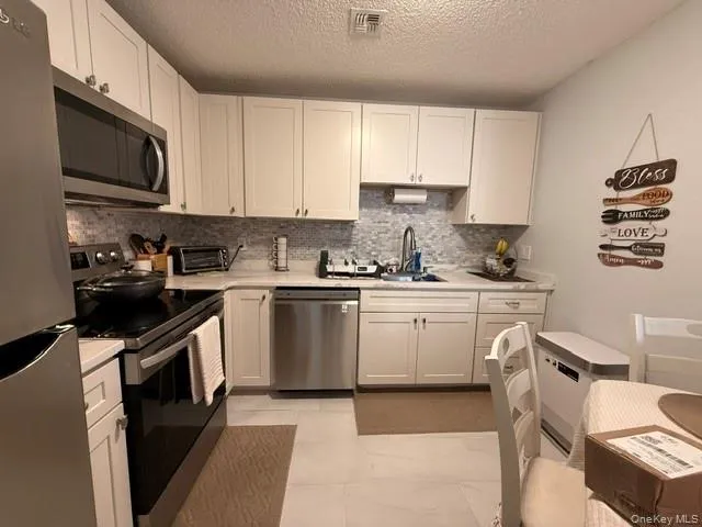 Eat in Kitchen Eat in Kitchen