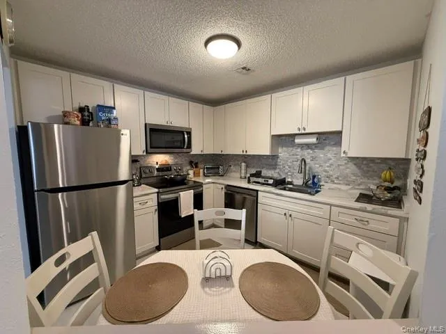 4205 Fox Lane, Poughkeepsie, NY, 2 Bedrooms Bedrooms, 5 Rooms Rooms,1 BathroomBathrooms,Residential,For Rent,Fox,0,1019212 4205 Fox Lane, Poughkeepsie, NY, 2 Bedrooms Bedrooms, 5 Rooms Rooms,1 BathroomBathrooms,Residential,For Rent,Fox,0,1019212