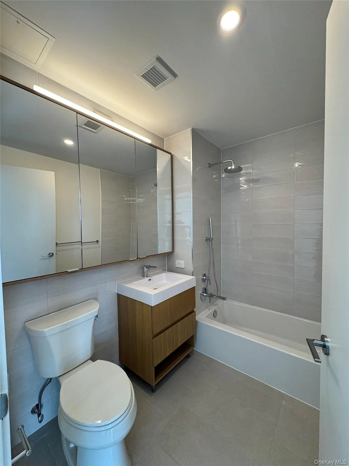 131-02B #14P 40th Rd, New York, NY, 1 Bedroom Bedrooms, 2 Rooms Rooms,1 BathroomBathrooms,Residential Lease,For Rent,40th Rd,0,KEY1019217 131-02B #14P 40th Rd, New York, NY, 1 Bedroom Bedrooms, 2 Rooms Rooms,1 BathroomBathrooms,Residential Lease,For Rent,40th Rd,0,KEY1019217