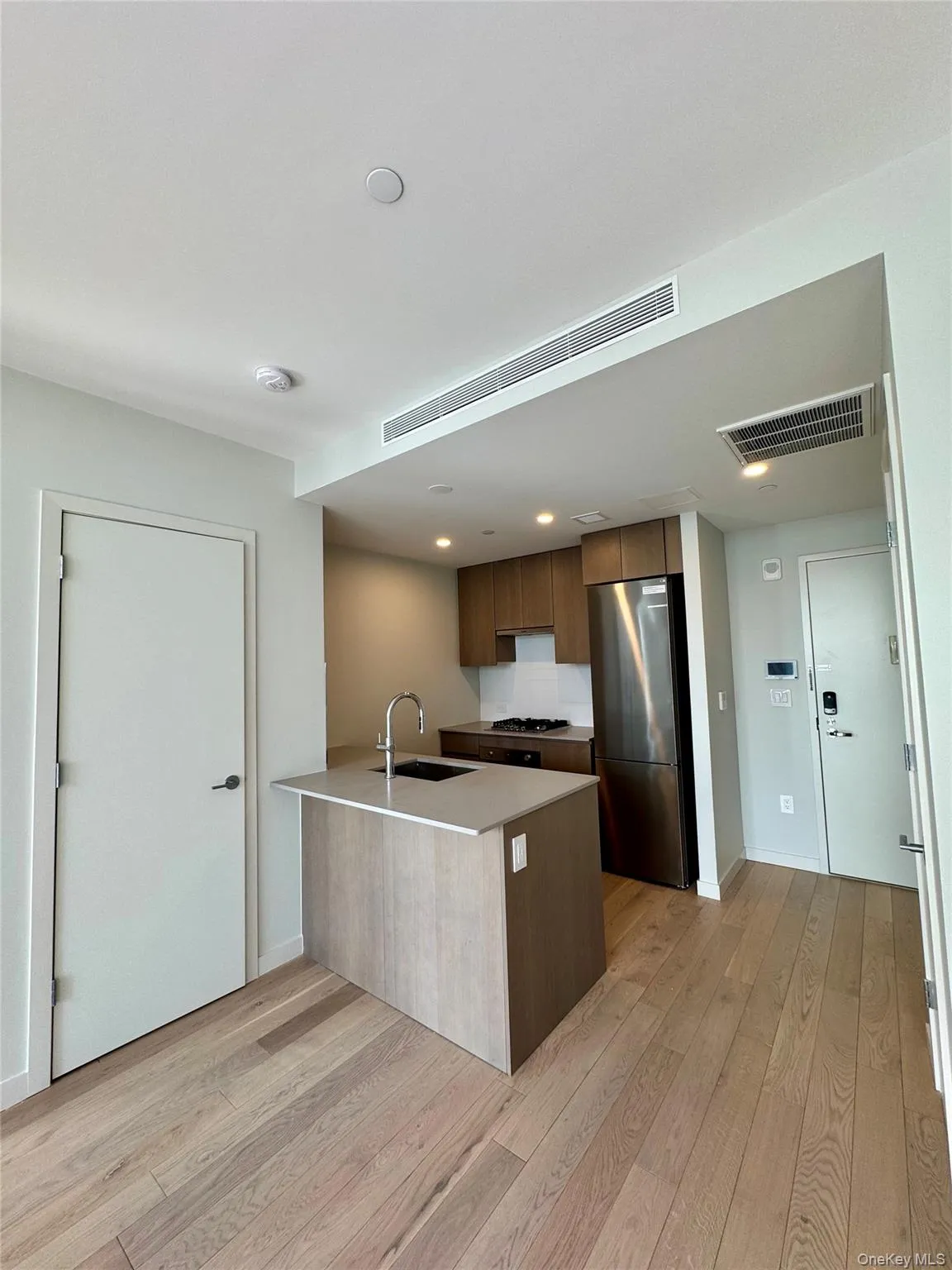 131-02B #14P 40th Rd, New York, NY, 1 Bedroom Bedrooms, 2 Rooms Rooms,1 BathroomBathrooms,Residential Lease,For Rent,40th Rd,0,KEY1019217 131-02B #14P 40th Rd, New York, NY, 1 Bedroom Bedrooms, 2 Rooms Rooms,1 BathroomBathrooms,Residential Lease,For Rent,40th Rd,0,KEY1019217