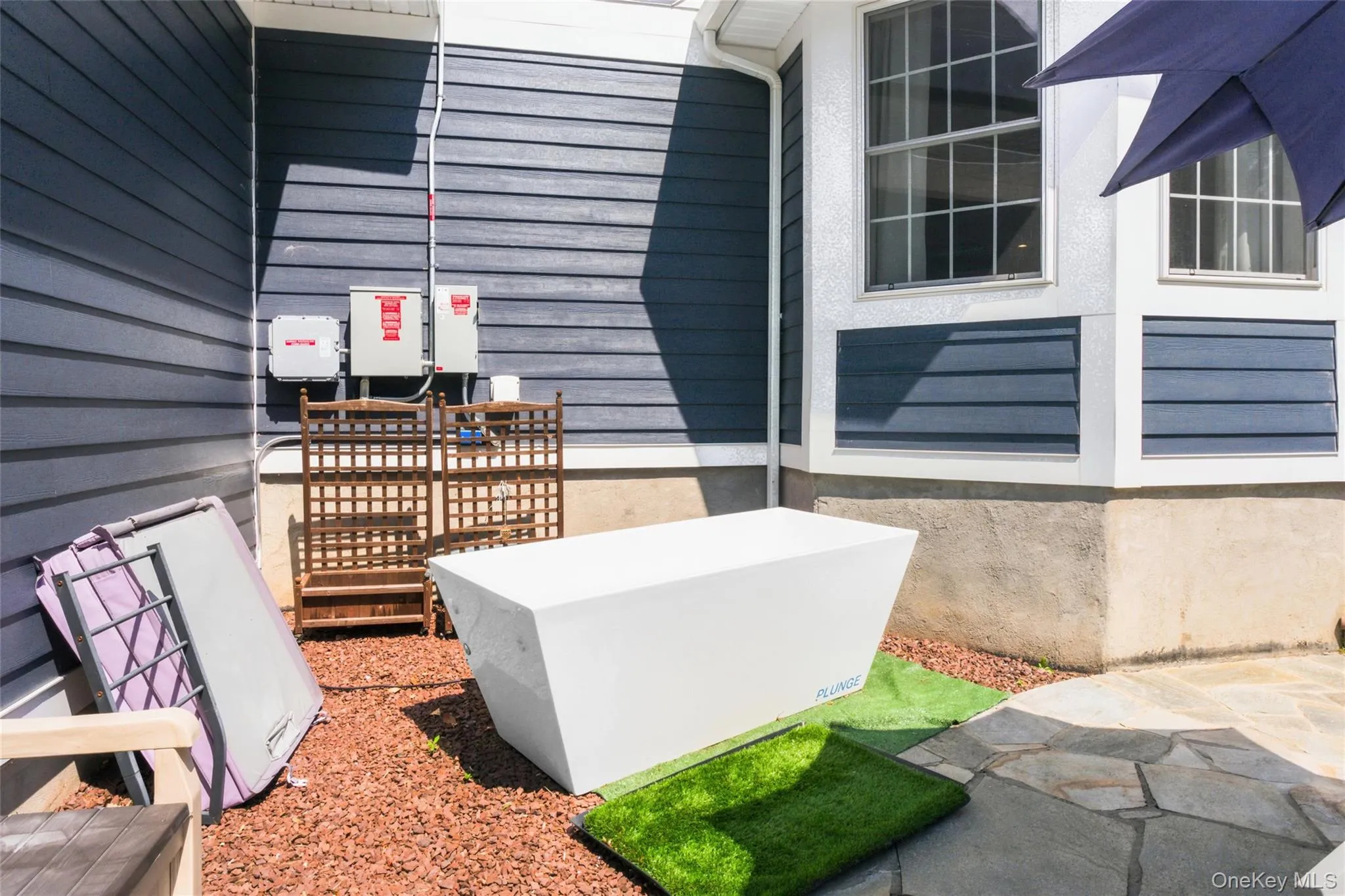 This modern wellness setup includes a dedicated cold plunge area tucked neatly beside the home. It’s a unique feature that adds a spa-like experience to the backyard. This modern wellness setup includes a dedicated cold plunge area tucked neatly beside the home. It’s a unique feature that adds a spa-like experience to the backyard.