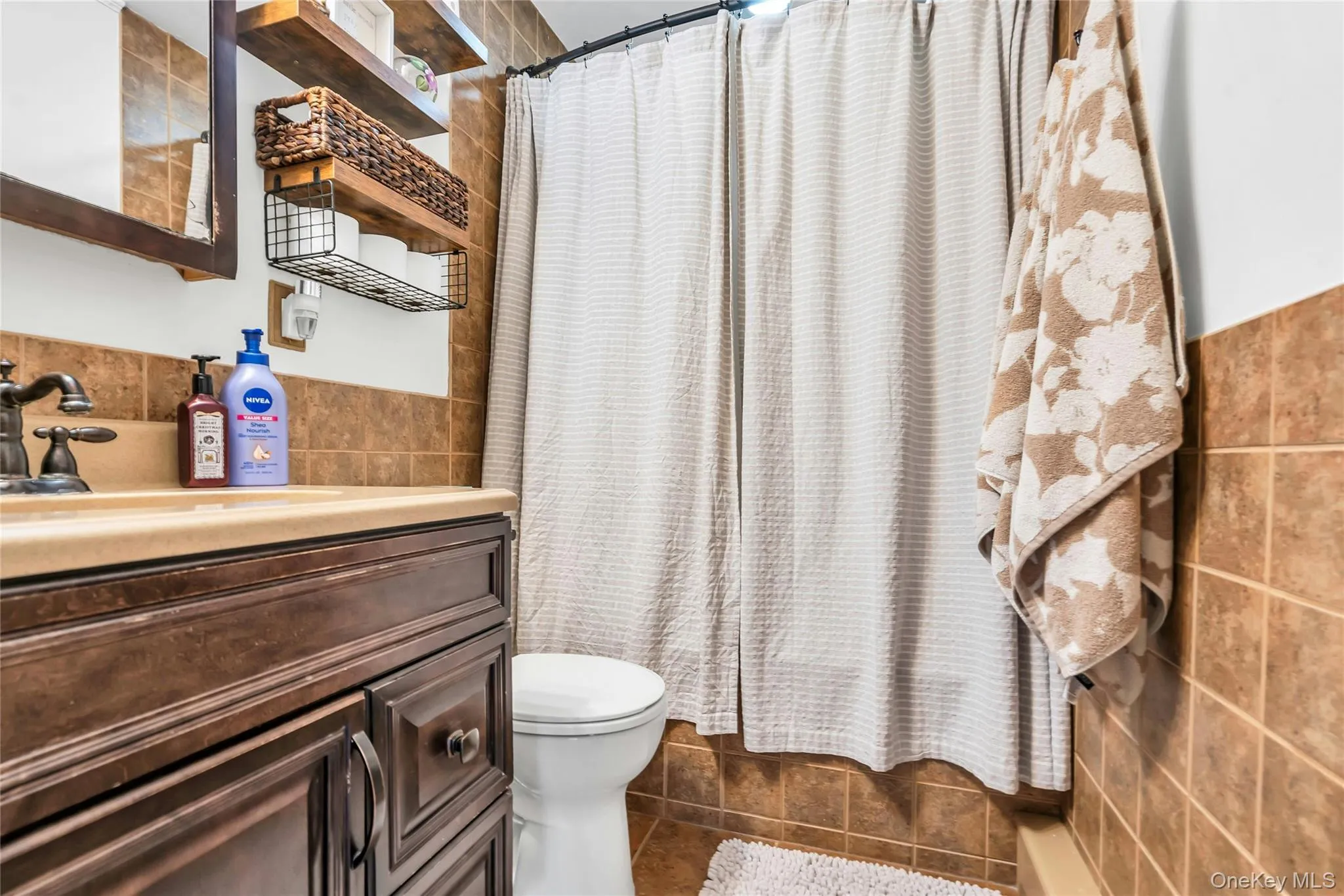 3 Lillian Road, Smithtown, NY, 4 Bedrooms Bedrooms, 7 Rooms Rooms,2 BathroomsBathrooms,Residential,For Rent,Lillian,0,1019233 3 Lillian Road, Smithtown, NY, 4 Bedrooms Bedrooms, 7 Rooms Rooms,2 BathroomsBathrooms,Residential,For Rent,Lillian,0,1019233