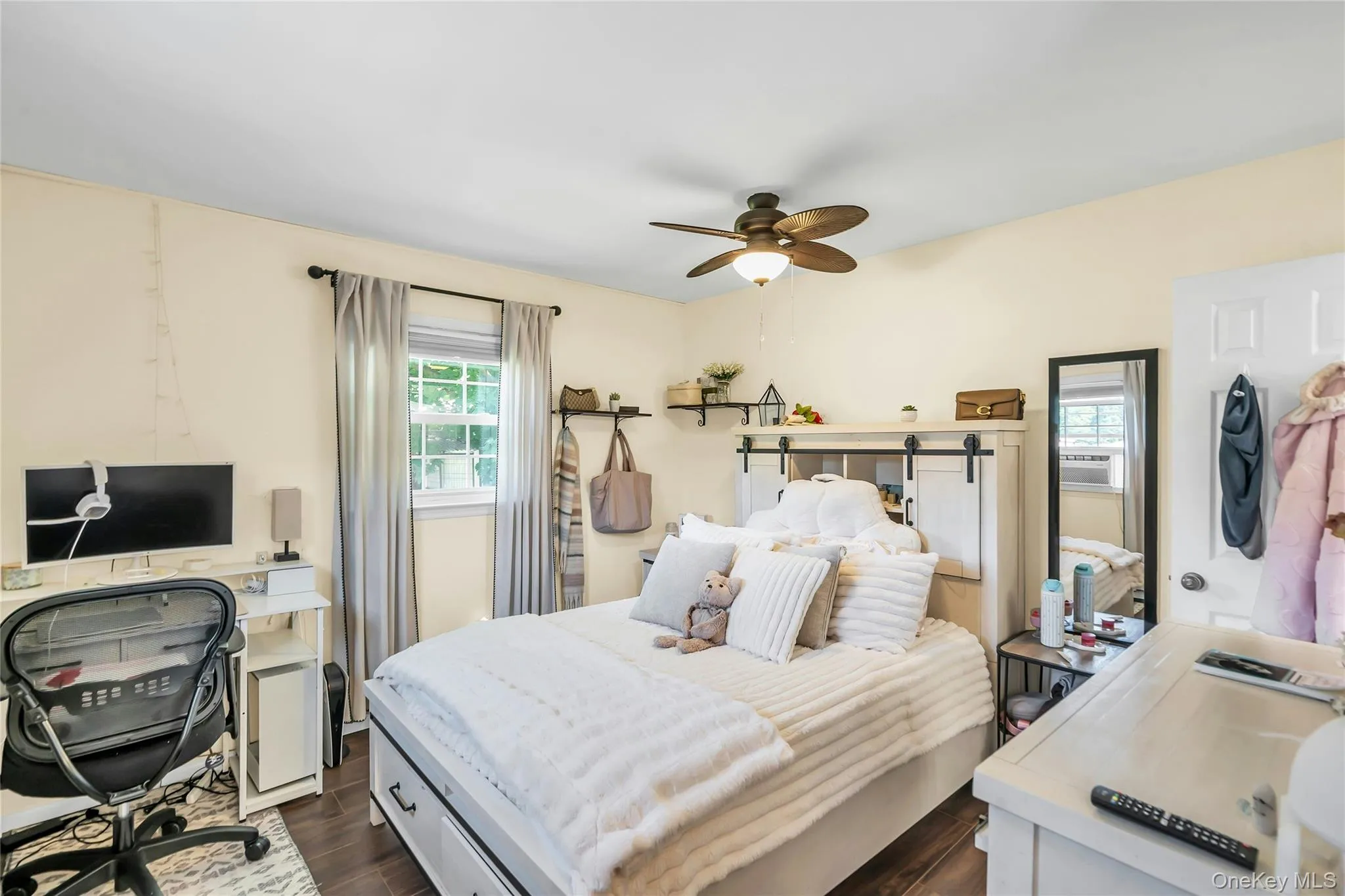 3 Lillian Road, Smithtown, NY, 4 Bedrooms Bedrooms, 7 Rooms Rooms,2 BathroomsBathrooms,Residential,For Rent,Lillian,0,1019233 3 Lillian Road, Smithtown, NY, 4 Bedrooms Bedrooms, 7 Rooms Rooms,2 BathroomsBathrooms,Residential,For Rent,Lillian,0,1019233