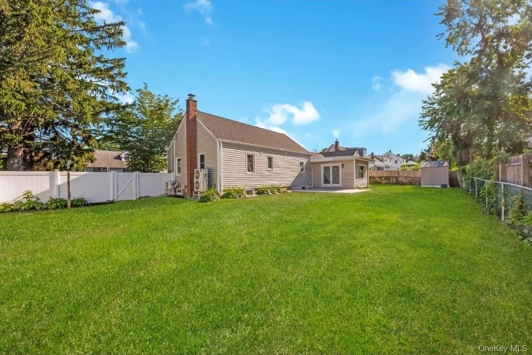 200 4th Avenue, Huntington, NY, 5 Bedrooms Bedrooms, 11 Rooms Rooms,2 BathroomsBathrooms,Residential,For Rent,4th,0,1019234 200 4th Avenue, Huntington, NY, 5 Bedrooms Bedrooms, 11 Rooms Rooms,2 BathroomsBathrooms,Residential,For Rent,4th,0,1019234