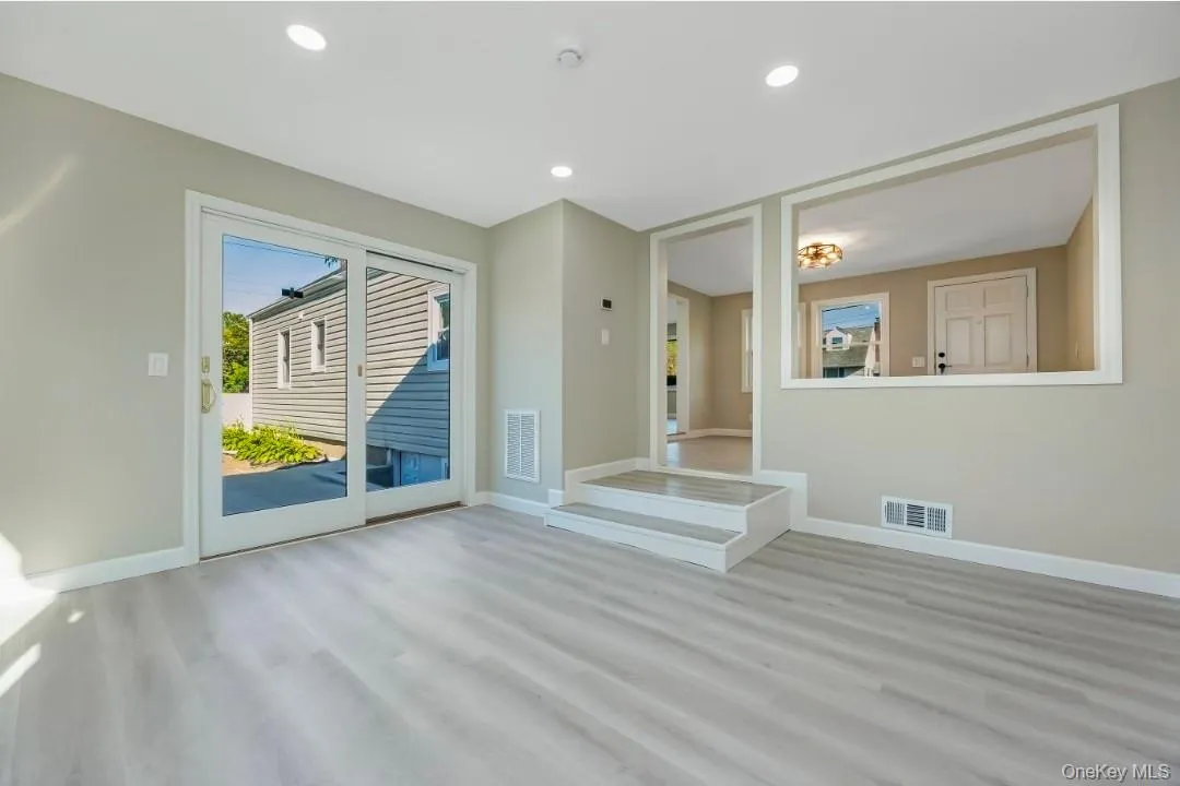 200 4th Avenue, Huntington, NY, 5 Bedrooms Bedrooms, 11 Rooms Rooms,2 BathroomsBathrooms,Residential,For Rent,4th,0,1019234 200 4th Avenue, Huntington, NY, 5 Bedrooms Bedrooms, 11 Rooms Rooms,2 BathroomsBathrooms,Residential,For Rent,4th,0,1019234