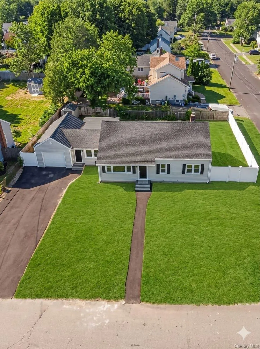 200 4th Avenue, Huntington, NY, 5 Bedrooms Bedrooms, 11 Rooms Rooms,2 BathroomsBathrooms,Residential,For Rent,4th,0,1019234 200 4th Avenue, Huntington, NY, 5 Bedrooms Bedrooms, 11 Rooms Rooms,2 BathroomsBathrooms,Residential,For Rent,4th,0,1019234