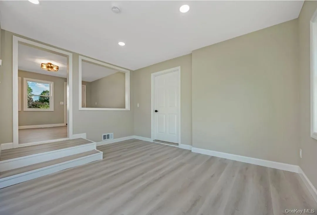 200 4th Avenue, Huntington, NY, 5 Bedrooms Bedrooms, 11 Rooms Rooms,2 BathroomsBathrooms,Residential,For Rent,4th,0,1019234 200 4th Avenue, Huntington, NY, 5 Bedrooms Bedrooms, 11 Rooms Rooms,2 BathroomsBathrooms,Residential,For Rent,4th,0,1019234