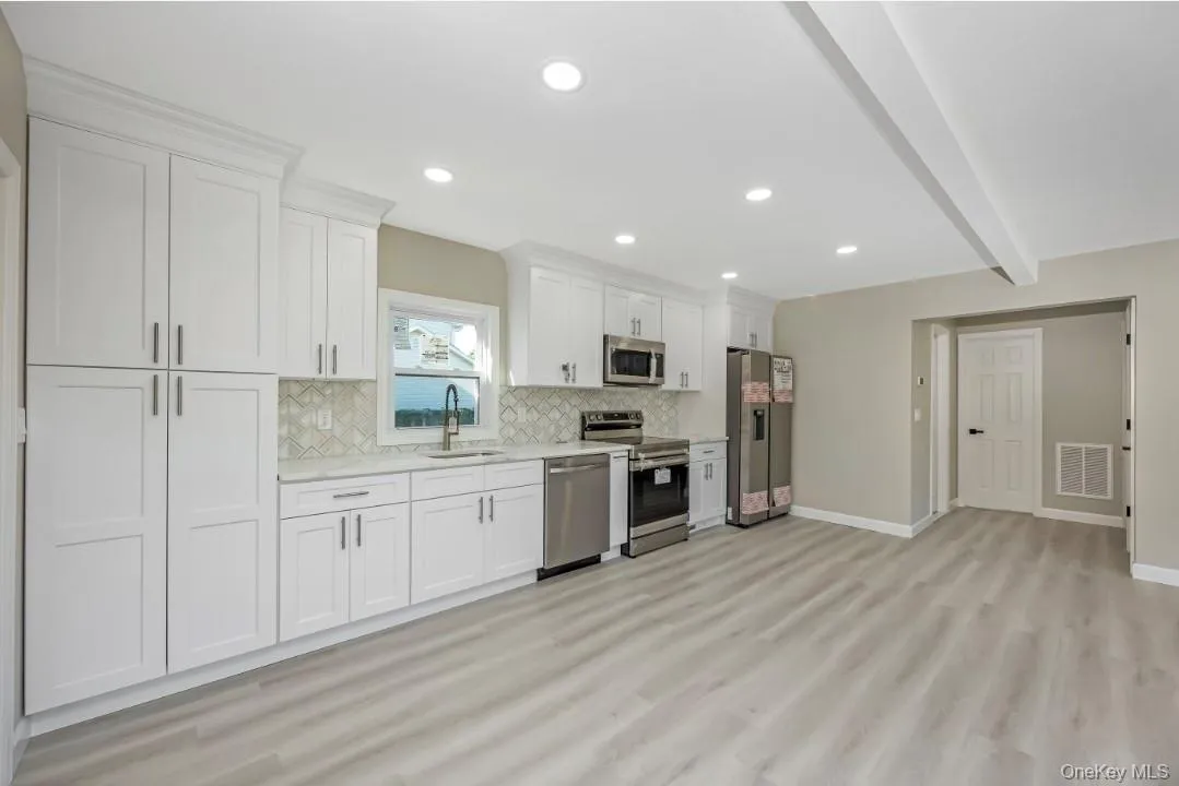 200 4th Avenue, Huntington, NY, 5 Bedrooms Bedrooms, 11 Rooms Rooms,2 BathroomsBathrooms,Residential,For Rent,4th,0,1019234 200 4th Avenue, Huntington, NY, 5 Bedrooms Bedrooms, 11 Rooms Rooms,2 BathroomsBathrooms,Residential,For Rent,4th,0,1019234