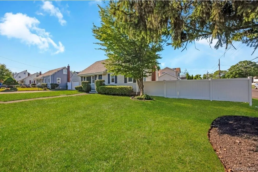 200 4th Avenue, Huntington, NY, 5 Bedrooms Bedrooms, 11 Rooms Rooms,2 BathroomsBathrooms,Residential,For Rent,4th,0,1019234 200 4th Avenue, Huntington, NY, 5 Bedrooms Bedrooms, 11 Rooms Rooms,2 BathroomsBathrooms,Residential,For Rent,4th,0,1019234