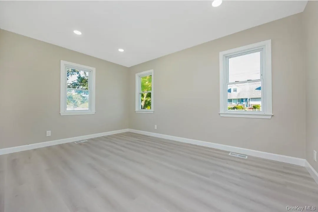 200 4th Avenue, Huntington, NY, 5 Bedrooms Bedrooms, 11 Rooms Rooms,2 BathroomsBathrooms,Residential,For Rent,4th,0,1019234 200 4th Avenue, Huntington, NY, 5 Bedrooms Bedrooms, 11 Rooms Rooms,2 BathroomsBathrooms,Residential,For Rent,4th,0,1019234