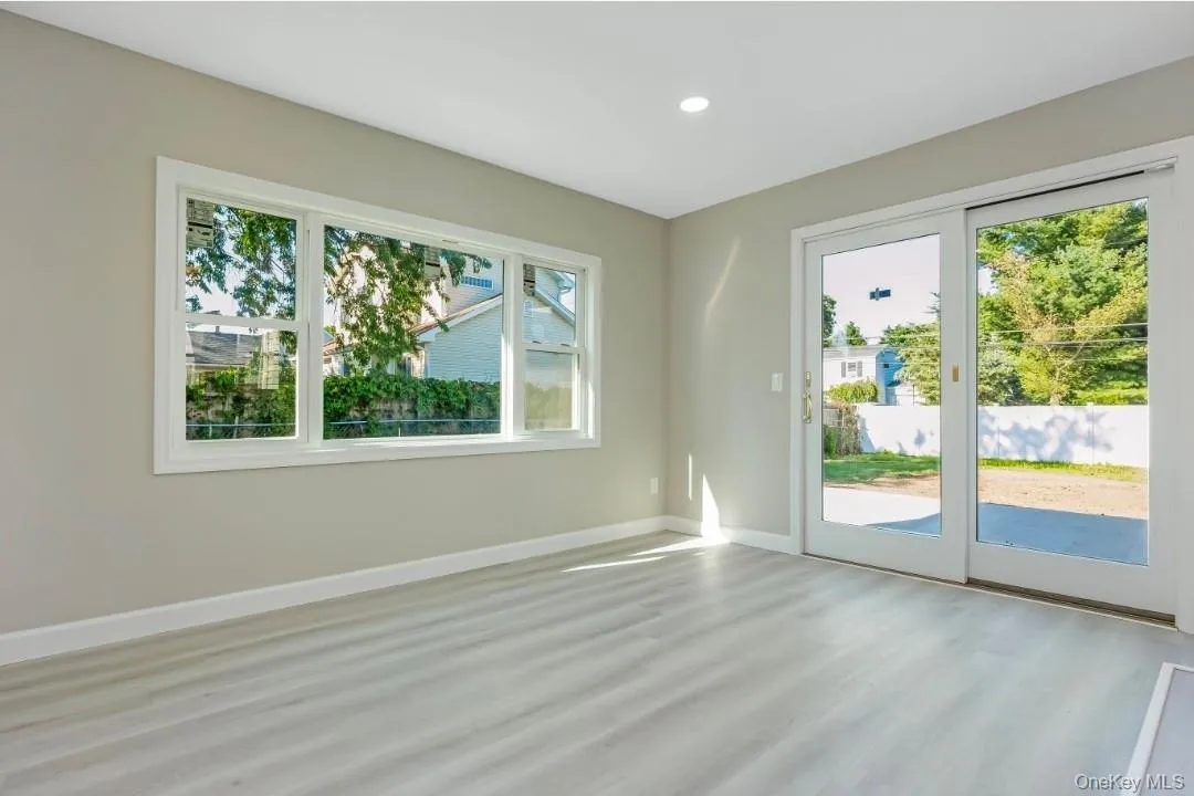 200 4th Avenue, Huntington, NY, 5 Bedrooms Bedrooms, 11 Rooms Rooms,2 BathroomsBathrooms,Residential,For Rent,4th,0,1019234 200 4th Avenue, Huntington, NY, 5 Bedrooms Bedrooms, 11 Rooms Rooms,2 BathroomsBathrooms,Residential,For Rent,4th,0,1019234