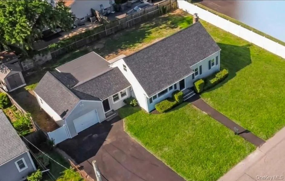 200 4th Avenue, Huntington, NY, 5 Bedrooms Bedrooms, 11 Rooms Rooms,2 BathroomsBathrooms,Residential,For Rent,4th,0,1019234 200 4th Avenue, Huntington, NY, 5 Bedrooms Bedrooms, 11 Rooms Rooms,2 BathroomsBathrooms,Residential,For Rent,4th,0,1019234