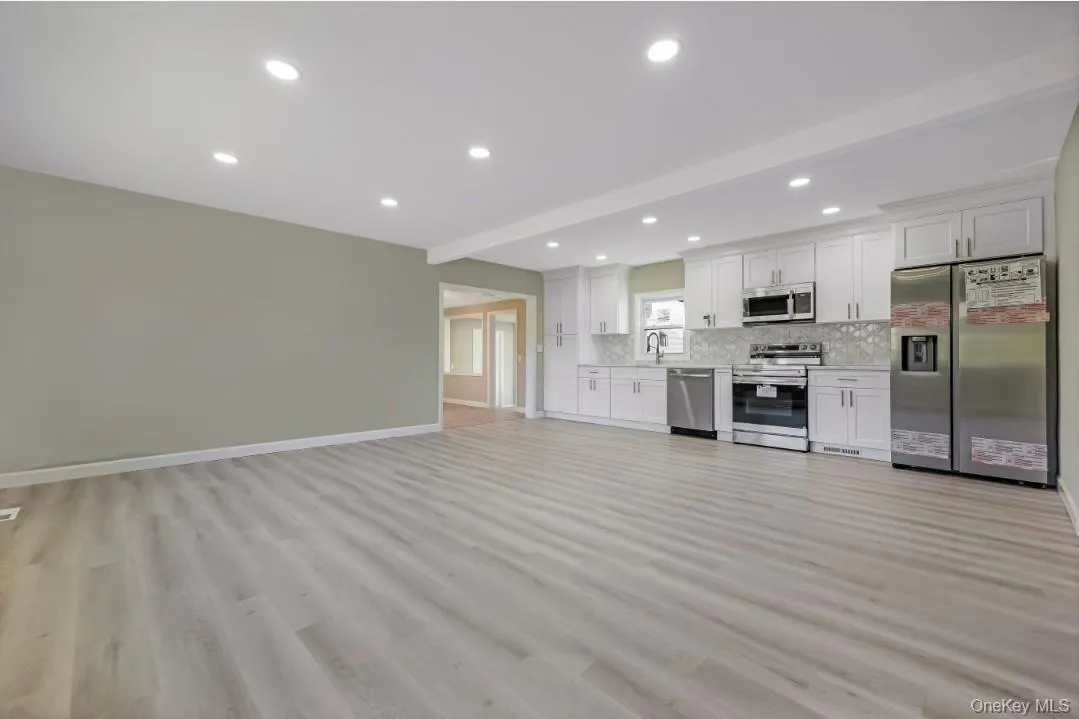 200 4th Avenue, Huntington, NY, 5 Bedrooms Bedrooms, 11 Rooms Rooms,2 BathroomsBathrooms,Residential,For Rent,4th,0,1019234 200 4th Avenue, Huntington, NY, 5 Bedrooms Bedrooms, 11 Rooms Rooms,2 BathroomsBathrooms,Residential,For Rent,4th,0,1019234