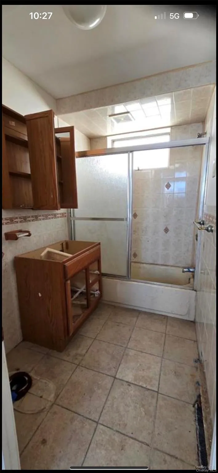 9960 164th Road, New York, NY, 3 Bedrooms Bedrooms, 5 Rooms Rooms,1 BathroomBathrooms,Residential,For Rent,164th,0,1019244 9960 164th Road, New York, NY, 3 Bedrooms Bedrooms, 5 Rooms Rooms,1 BathroomBathrooms,Residential,For Rent,164th,0,1019244