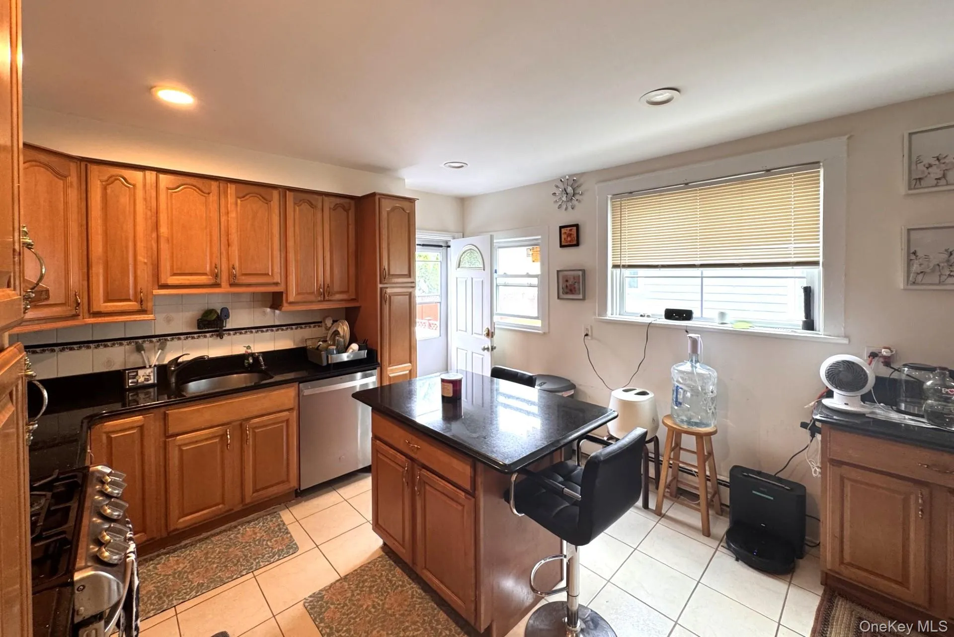 36 Earle Place, New Rochelle, NY, 3 Bedrooms Bedrooms, 10 Rooms Rooms,2 BathroomsBathrooms,Residential,For Rent,Earle,0,1019248 36 Earle Place, New Rochelle, NY, 3 Bedrooms Bedrooms, 10 Rooms Rooms,2 BathroomsBathrooms,Residential,For Rent,Earle,0,1019248