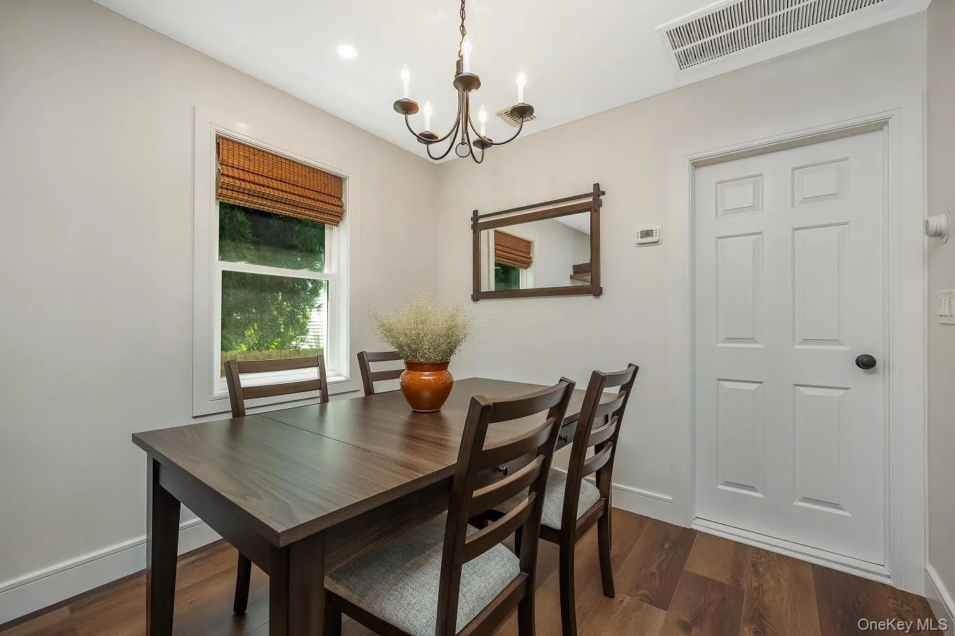 2 Cherry Road, Oyster Bay, NY, 2 Bedrooms Bedrooms, 6 Rooms Rooms,1 BathroomBathrooms,Residential Lease,For Rent,Cherry,0,1019257 2 Cherry Road, Oyster Bay, NY, 2 Bedrooms Bedrooms, 6 Rooms Rooms,1 BathroomBathrooms,Residential Lease,For Rent,Cherry,0,1019257