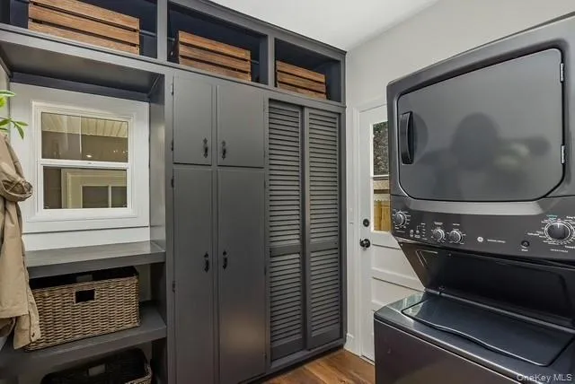 2 Cherry Road, Oyster Bay, NY, 2 Bedrooms Bedrooms, 6 Rooms Rooms,1 BathroomBathrooms,Residential Lease,For Rent,Cherry,0,1019257 2 Cherry Road, Oyster Bay, NY, 2 Bedrooms Bedrooms, 6 Rooms Rooms,1 BathroomBathrooms,Residential Lease,For Rent,Cherry,0,1019257