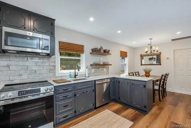 2 Cherry Road, Oyster Bay, NY, 2 Bedrooms Bedrooms, 6 Rooms Rooms,1 BathroomBathrooms,Residential Lease,For Rent,Cherry,0,1019257 2 Cherry Road, Oyster Bay, NY, 2 Bedrooms Bedrooms, 6 Rooms Rooms,1 BathroomBathrooms,Residential Lease,For Rent,Cherry,0,1019257