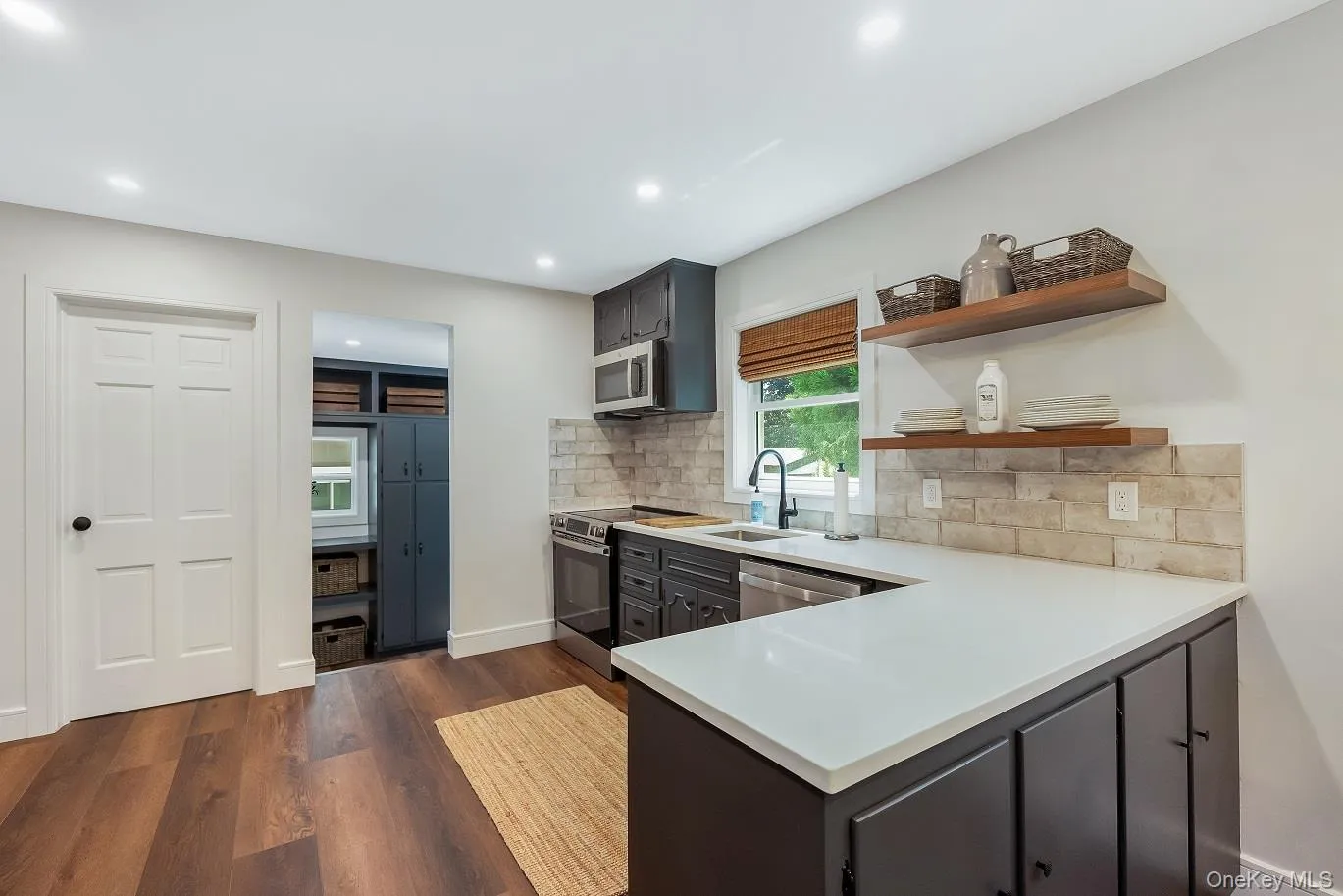 2 Cherry Road, Oyster Bay, NY, 2 Bedrooms Bedrooms, 6 Rooms Rooms,1 BathroomBathrooms,Residential Lease,For Rent,Cherry,0,1019257 2 Cherry Road, Oyster Bay, NY, 2 Bedrooms Bedrooms, 6 Rooms Rooms,1 BathroomBathrooms,Residential Lease,For Rent,Cherry,0,1019257