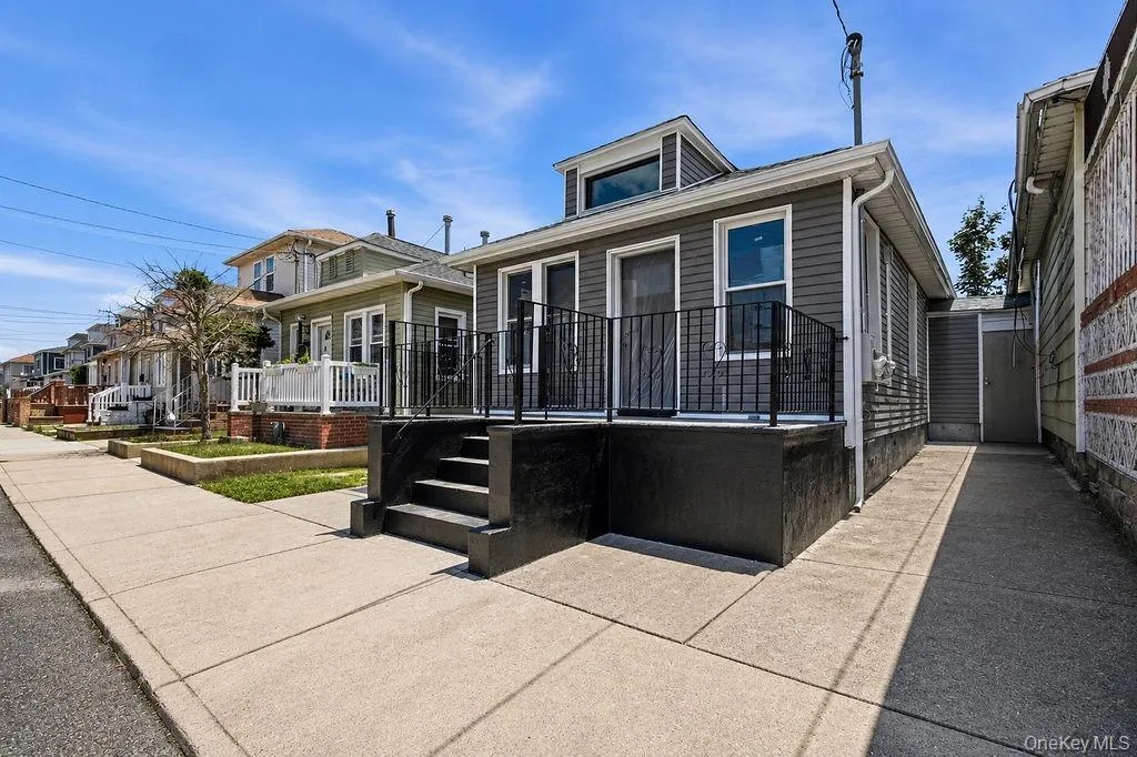 69-39 Elizabeth Avenue, New York, NY, 3 Bedrooms Bedrooms, 7 Rooms Rooms,2 BathroomsBathrooms,Residential,For Rent,Elizabeth,0,1019279 69-39 Elizabeth Avenue, New York, NY, 3 Bedrooms Bedrooms, 7 Rooms Rooms,2 BathroomsBathrooms,Residential,For Rent,Elizabeth,0,1019279