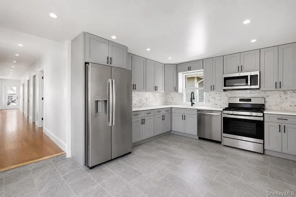 69-39 Elizabeth Avenue, New York, NY, 3 Bedrooms Bedrooms, 7 Rooms Rooms,2 BathroomsBathrooms,Residential,For Rent,Elizabeth,0,1019279 69-39 Elizabeth Avenue, New York, NY, 3 Bedrooms Bedrooms, 7 Rooms Rooms,2 BathroomsBathrooms,Residential,For Rent,Elizabeth,0,1019279