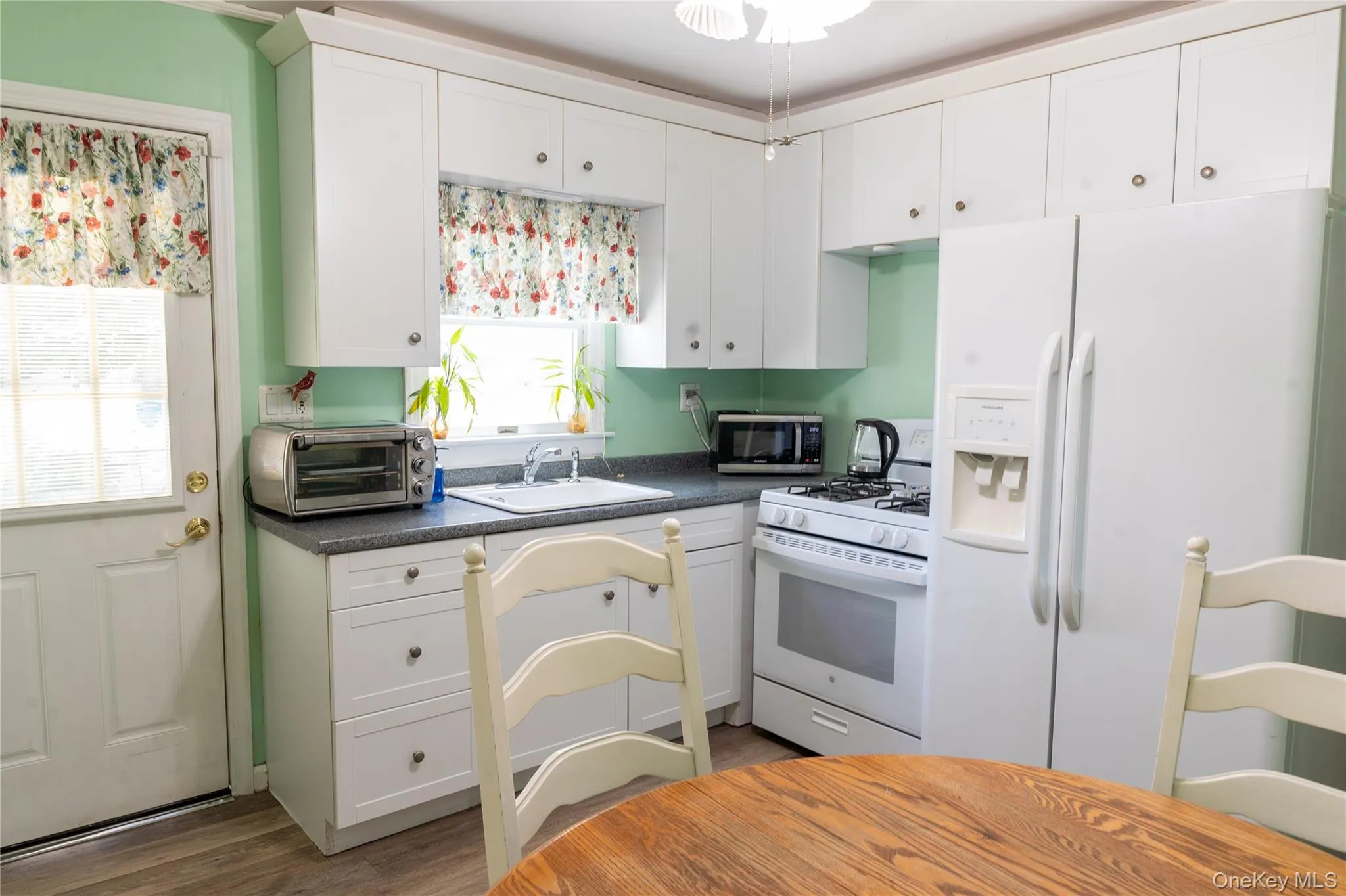 127 Suffolk Avenue, West Babylon, NY, 4 Bedrooms Bedrooms, 8 Rooms Rooms,2 BathroomsBathrooms,Residential,For Rent,Suffolk,0,1019280 127 Suffolk Avenue, West Babylon, NY, 4 Bedrooms Bedrooms, 8 Rooms Rooms,2 BathroomsBathrooms,Residential,For Rent,Suffolk,0,1019280
