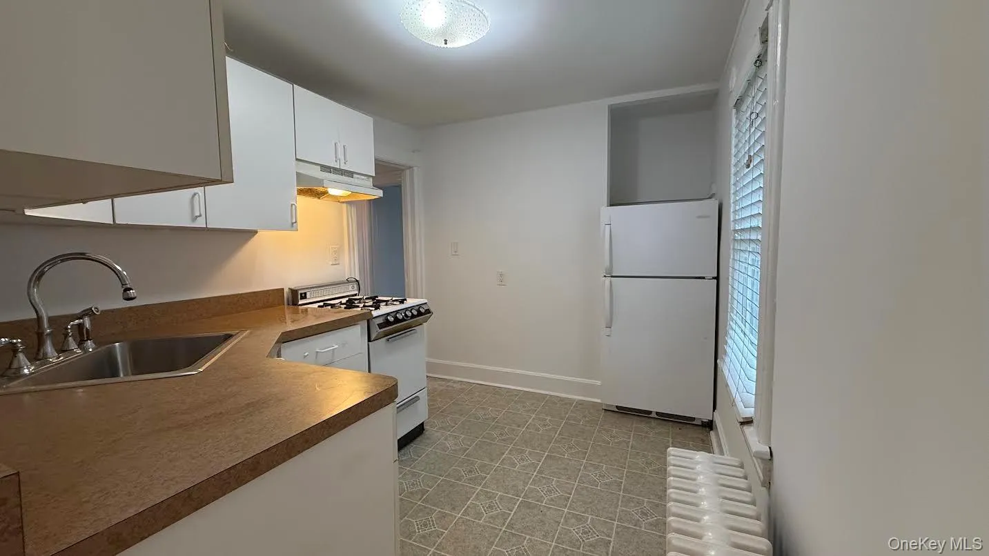 Upper level area - can be office, sitting area, 3rd bedroom or space for guests. Upper level area - can be office, sitting area, 3rd bedroom or space for guests.