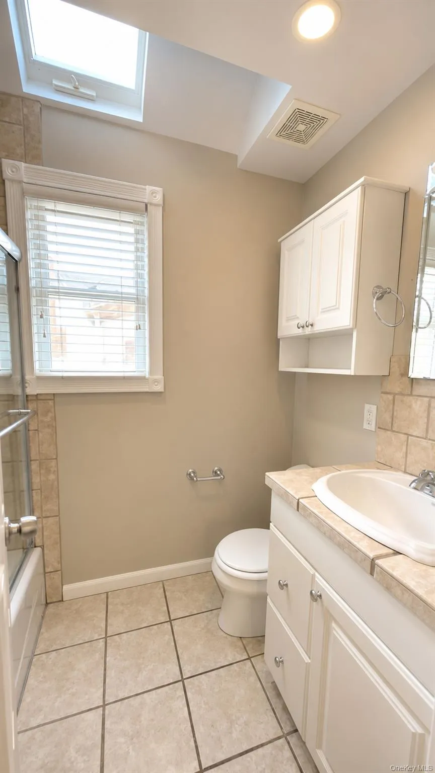 1st Floor bathroom with tub 1st Floor bathroom with tub