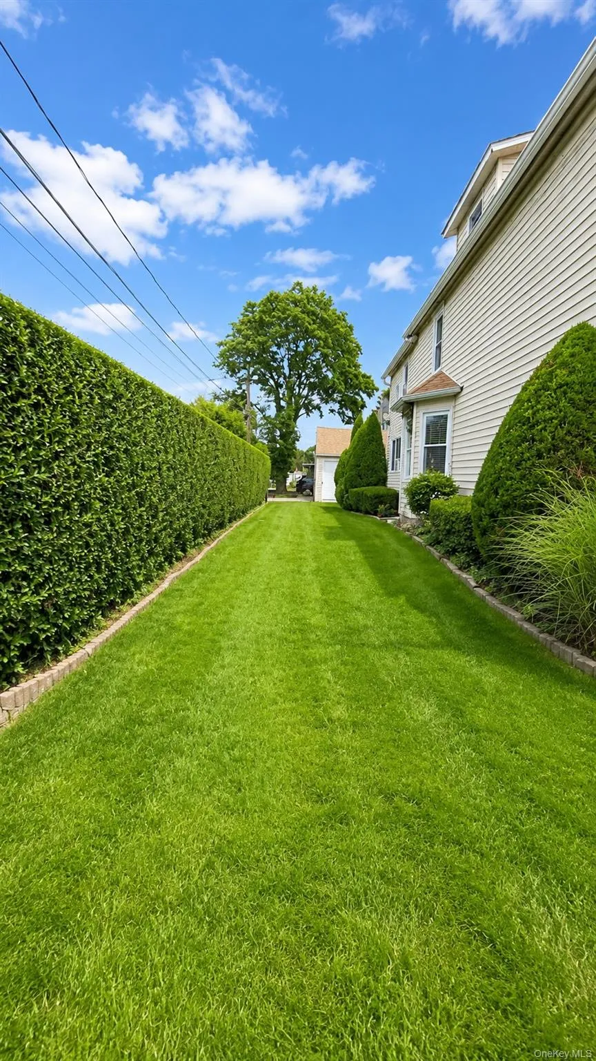Side yard property 1 Side yard property 1