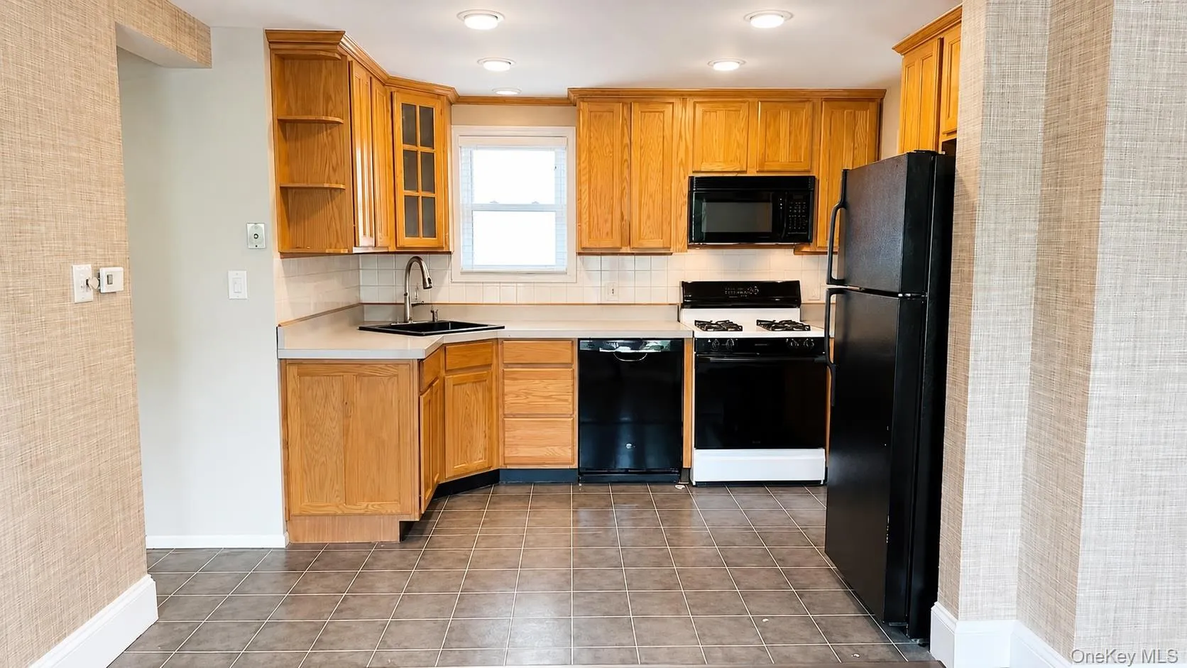 42 Whitney Avenue, Oyster Bay, NY, 3 Bedrooms Bedrooms, 7 Rooms Rooms,2 BathroomsBathrooms,Residential,For Rent,Whitney,0,1019290 42 Whitney Avenue, Oyster Bay, NY, 3 Bedrooms Bedrooms, 7 Rooms Rooms,2 BathroomsBathrooms,Residential,For Rent,Whitney,0,1019290