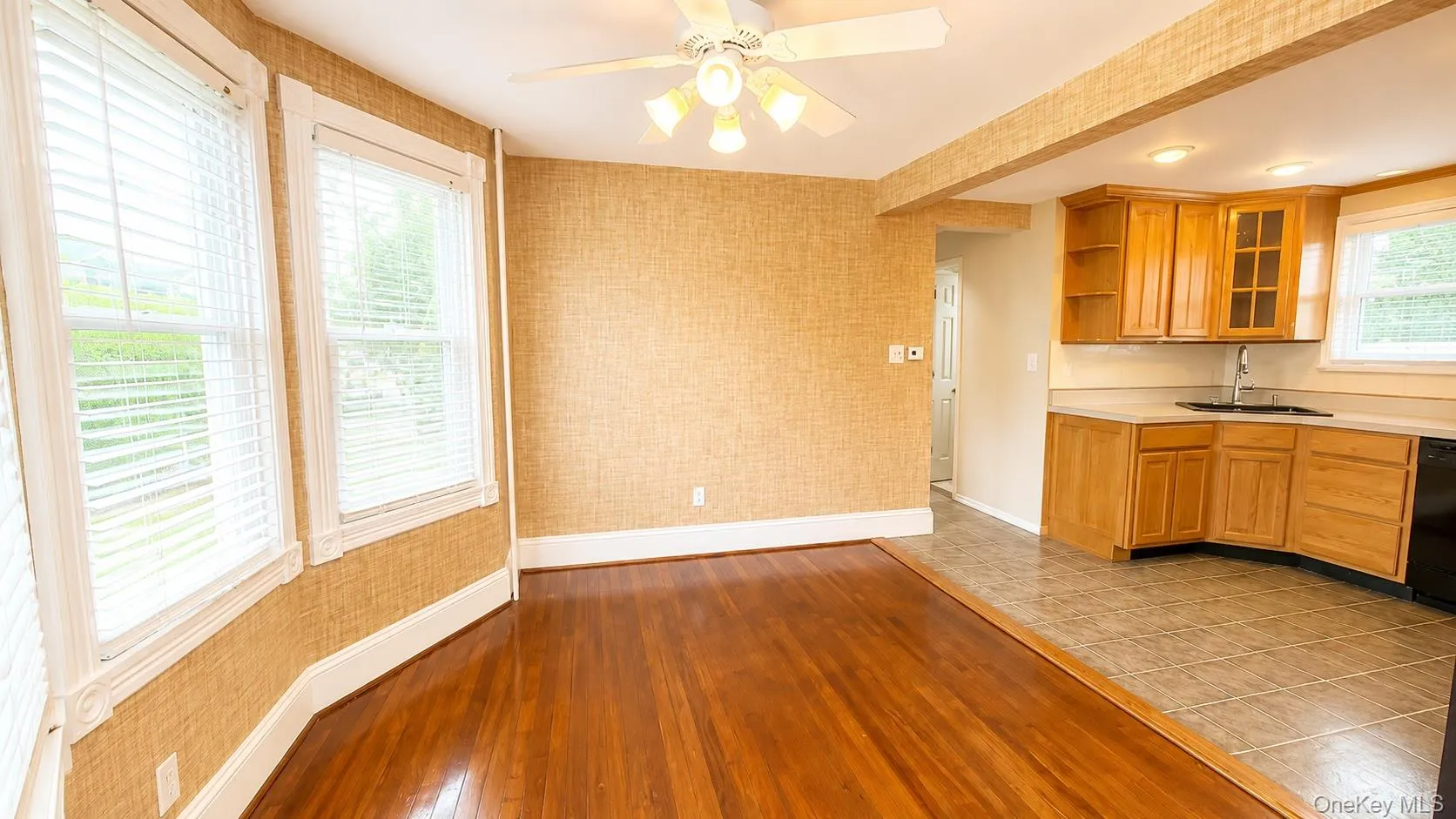 42 Whitney Avenue, Oyster Bay, NY, 3 Bedrooms Bedrooms, 7 Rooms Rooms,2 BathroomsBathrooms,Residential,For Rent,Whitney,0,1019290 42 Whitney Avenue, Oyster Bay, NY, 3 Bedrooms Bedrooms, 7 Rooms Rooms,2 BathroomsBathrooms,Residential,For Rent,Whitney,0,1019290