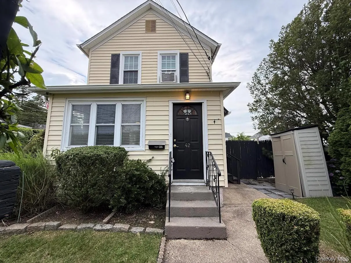 42 Whitney Avenue, Oyster Bay, NY, 3 Bedrooms Bedrooms, 7 Rooms Rooms,2 BathroomsBathrooms,Residential,For Rent,Whitney,0,1019290 42 Whitney Avenue, Oyster Bay, NY, 3 Bedrooms Bedrooms, 7 Rooms Rooms,2 BathroomsBathrooms,Residential,For Rent,Whitney,0,1019290