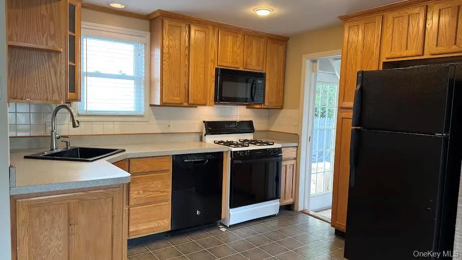 42 Whitney Avenue, Oyster Bay, NY, 3 Bedrooms Bedrooms, 7 Rooms Rooms,2 BathroomsBathrooms,Residential,For Rent,Whitney,0,1019290 42 Whitney Avenue, Oyster Bay, NY, 3 Bedrooms Bedrooms, 7 Rooms Rooms,2 BathroomsBathrooms,Residential,For Rent,Whitney,0,1019290