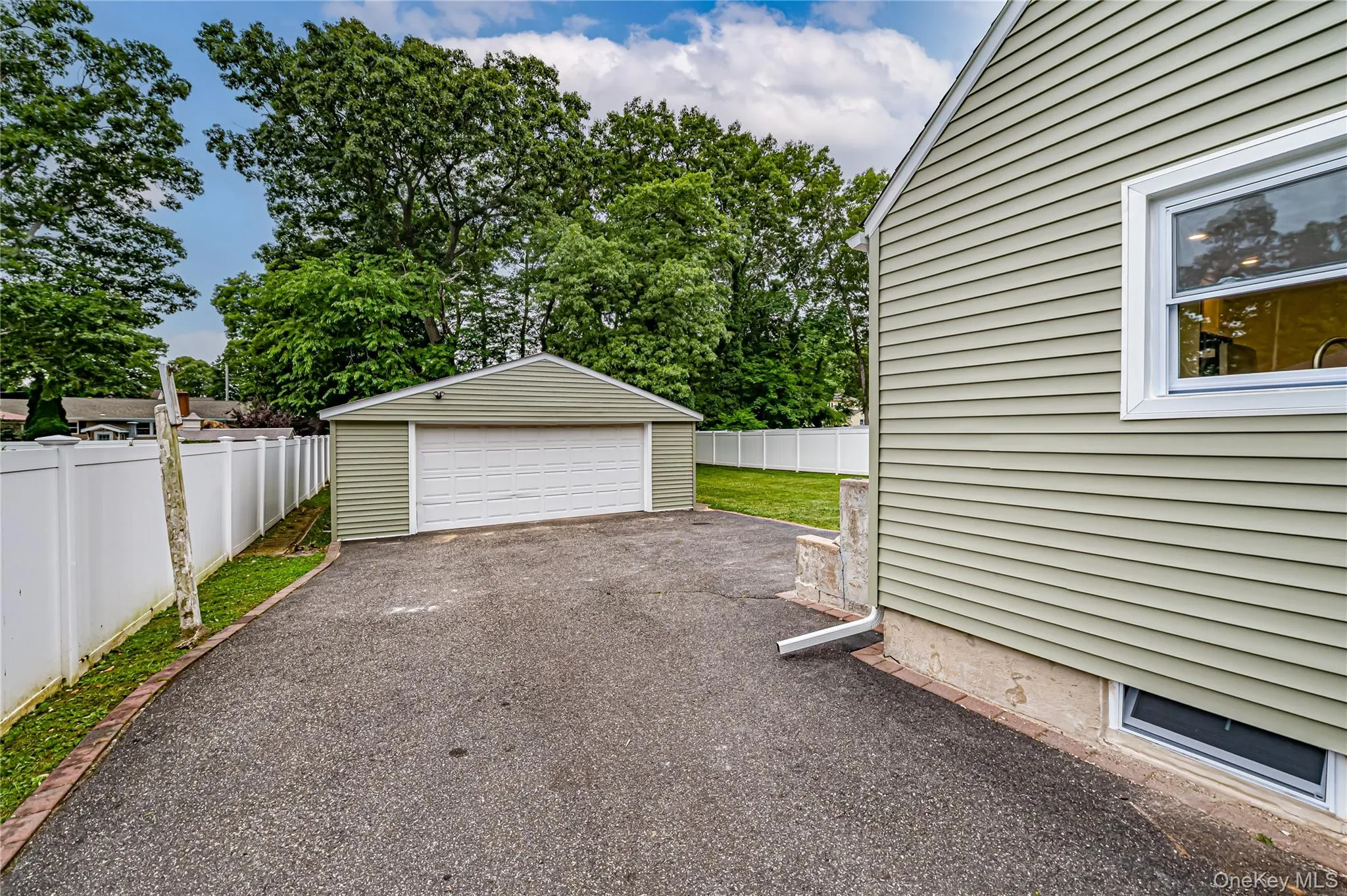 52 Summit Drive, Smithtown, NY, 3 Bedrooms Bedrooms, 6 Rooms Rooms,2 BathroomsBathrooms,Residential,For Rent,Summit,0,1019295 52 Summit Drive, Smithtown, NY, 3 Bedrooms Bedrooms, 6 Rooms Rooms,2 BathroomsBathrooms,Residential,For Rent,Summit,0,1019295