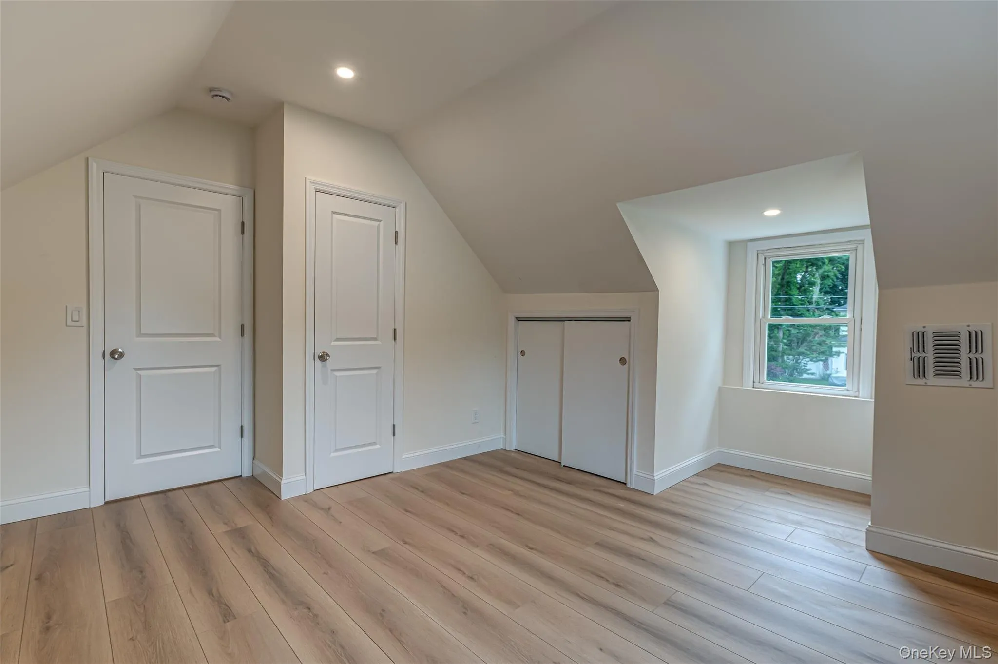 52 Summit Drive, Smithtown, NY, 3 Bedrooms Bedrooms, 6 Rooms Rooms,2 BathroomsBathrooms,Residential,For Rent,Summit,0,1019295 52 Summit Drive, Smithtown, NY, 3 Bedrooms Bedrooms, 6 Rooms Rooms,2 BathroomsBathrooms,Residential,For Rent,Summit,0,1019295