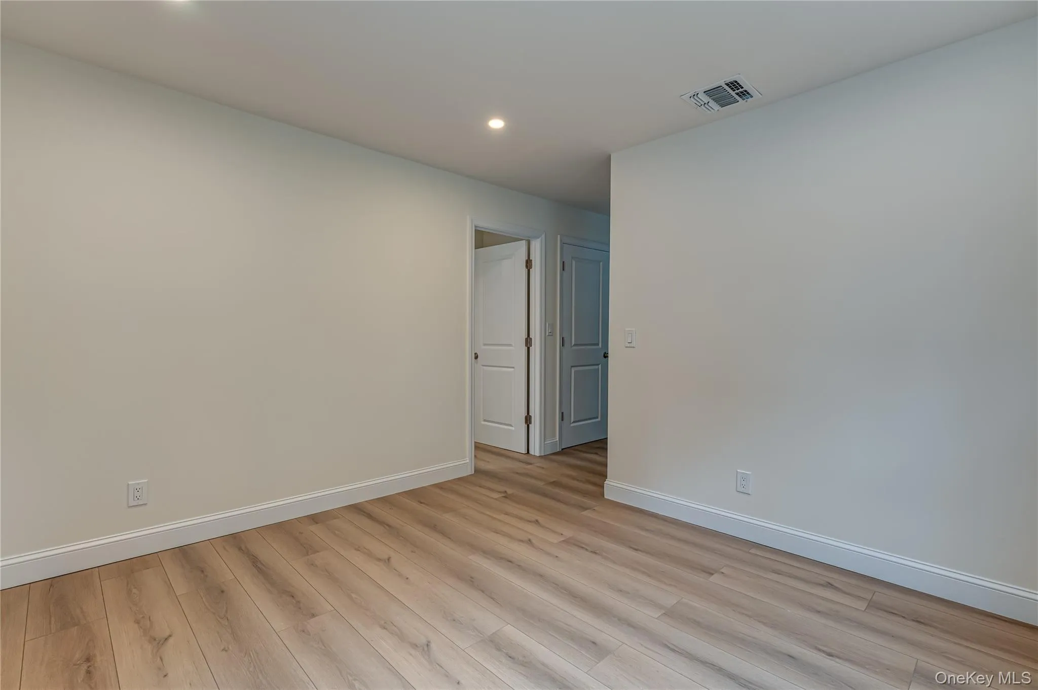 52 Summit Drive, Smithtown, NY, 3 Bedrooms Bedrooms, 6 Rooms Rooms,2 BathroomsBathrooms,Residential,For Rent,Summit,0,1019295 52 Summit Drive, Smithtown, NY, 3 Bedrooms Bedrooms, 6 Rooms Rooms,2 BathroomsBathrooms,Residential,For Rent,Summit,0,1019295