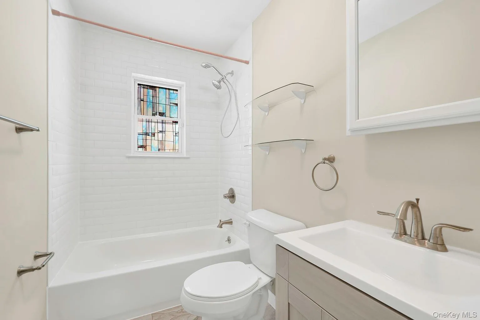 Full bathroom! Full bathroom!
