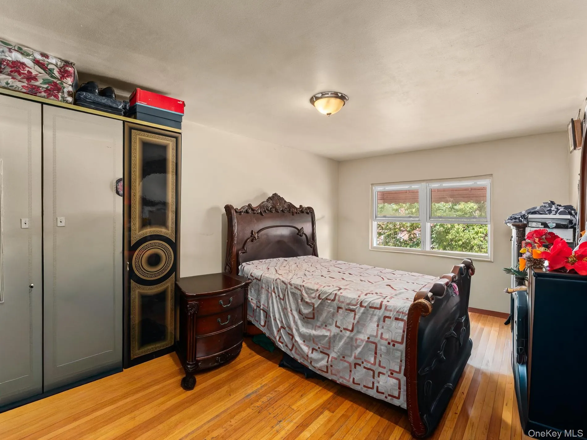 2nd Floor bedroom, with Hardwood flooring throughout, featuring a double window, a ceiling-mounted light fixture, and built-in closet storage 2nd Floor bedroom, with Hardwood flooring throughout, featuring a double window, a ceiling-mounted light fixture, and built-in closet storage