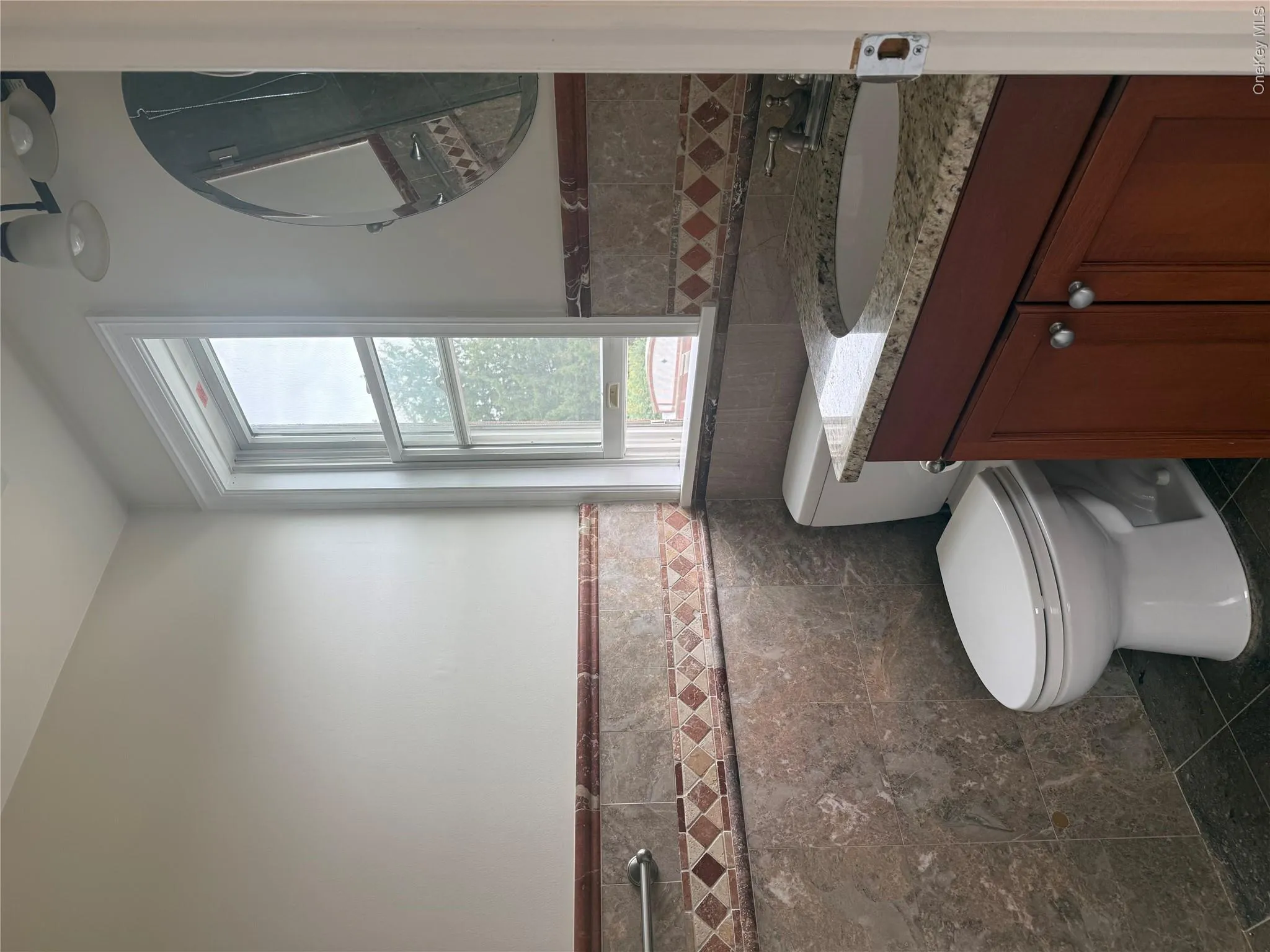 Eegant stone and tile bathroom Eegant stone and tile bathroom