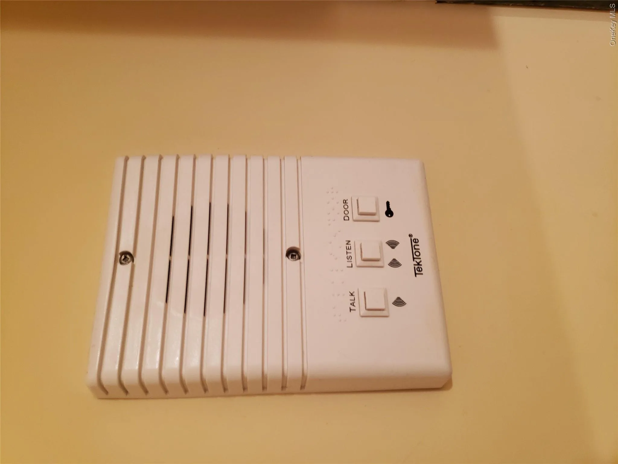 Buzzer system for admitting guests or receiving deliveries Buzzer system for admitting guests or receiving deliveries