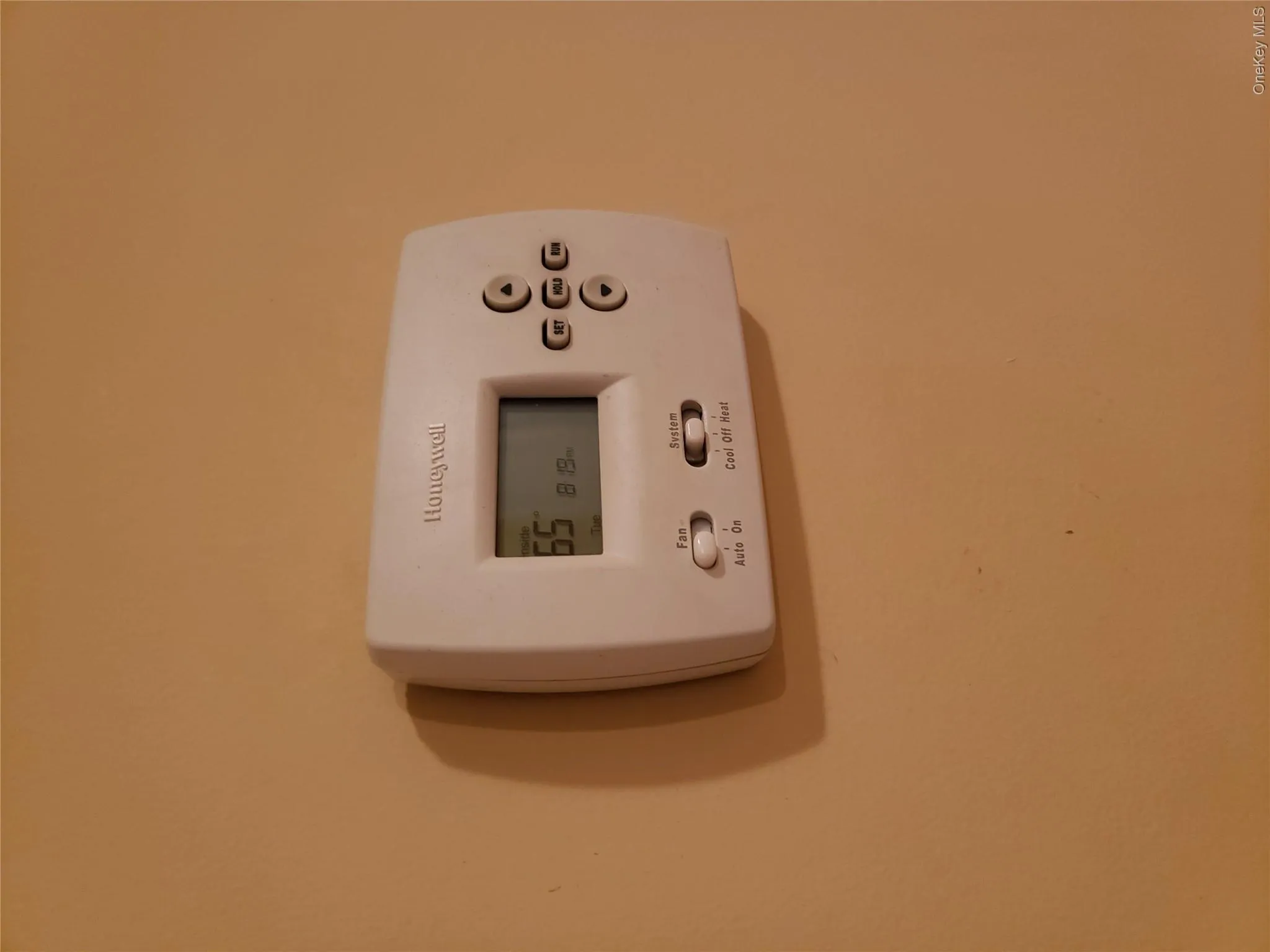 Tenant controls heat/AC Tenant controls heat/AC