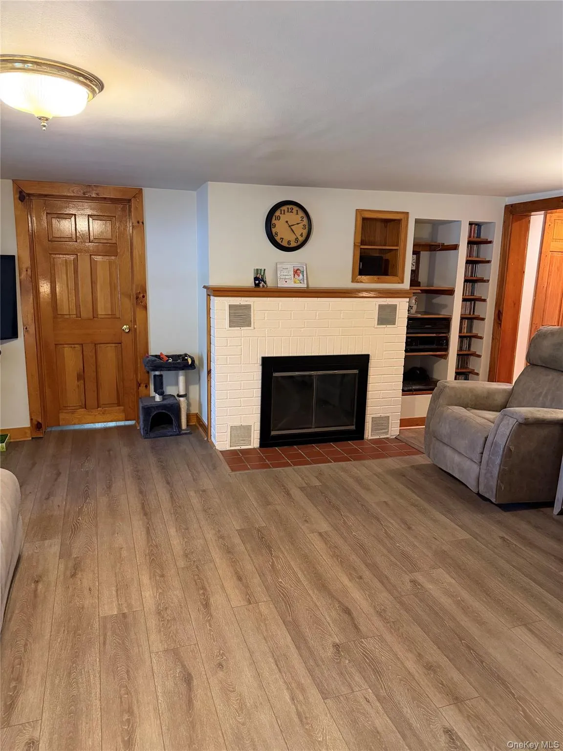 Wood burning fireplace for warm cozy days and evenings. Wood burning fireplace for warm cozy days and evenings.