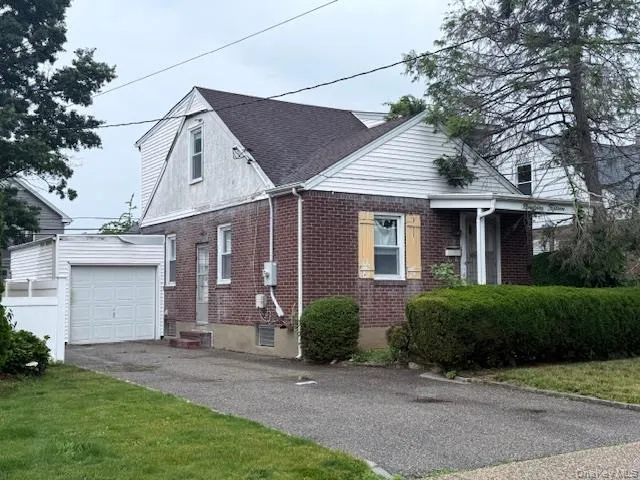 1915 Stewart Avenue, North Hempstead, NY, 2 Bedrooms Bedrooms, 7 Rooms Rooms,2 BathroomsBathrooms,Residential,For Rent,Stewart,0,1019320 1915 Stewart Avenue, North Hempstead, NY, 2 Bedrooms Bedrooms, 7 Rooms Rooms,2 BathroomsBathrooms,Residential,For Rent,Stewart,0,1019320