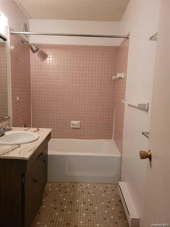 CERAMIC TILETUB AND A SHOWER CERAMIC TILETUB AND A SHOWER