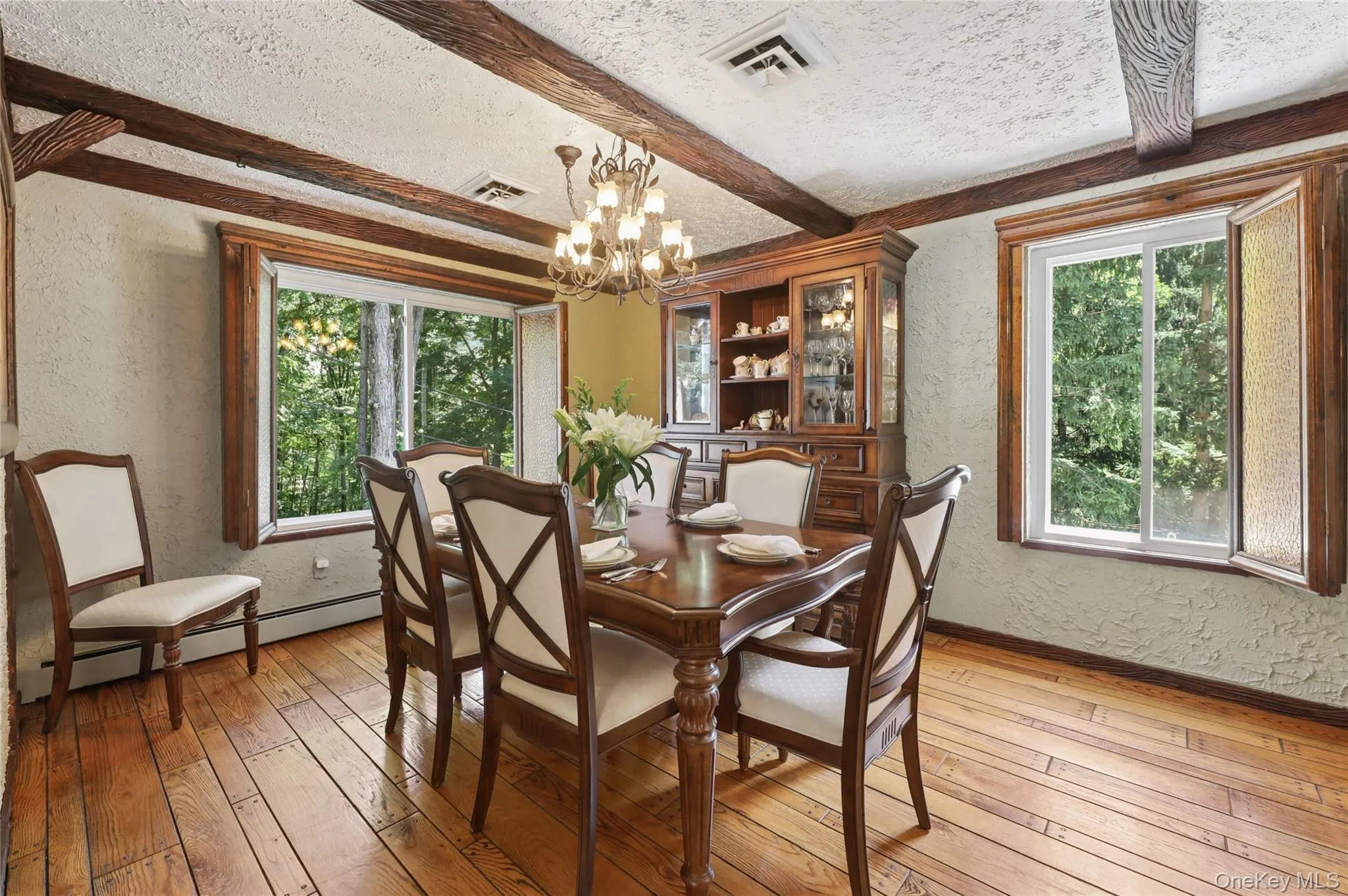 2 large windows with beautiful stained-glass shades, beamed ceiling. 2 large windows with beautiful stained-glass shades, beamed ceiling.